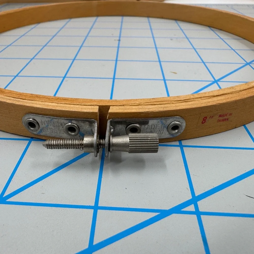 Vintage 8 Inch Wooden Embroidery Hoop‎ Round Adjustable Screw Tension Taiwan